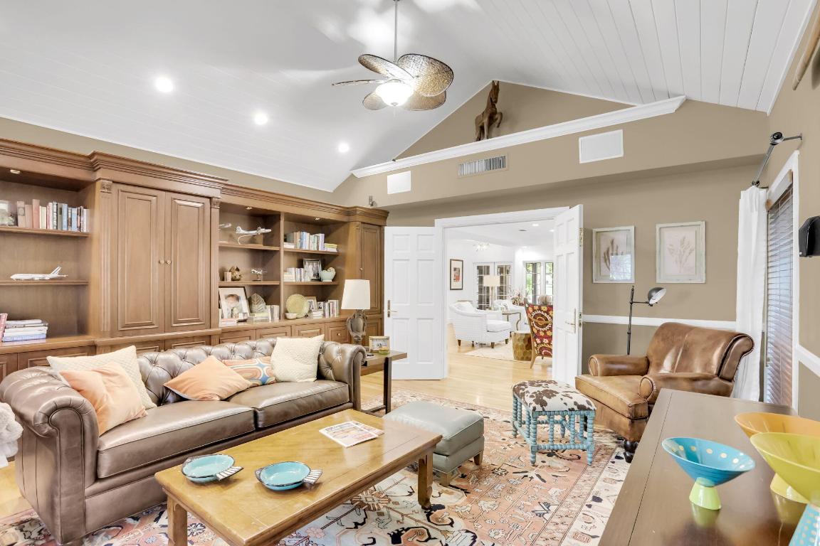 2883 Banyan Boulevard Circle NW