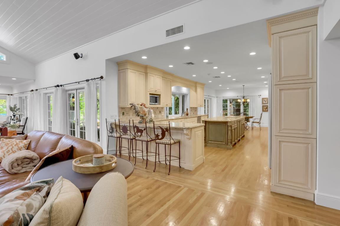 2883 Banyan Boulevard Circle NW