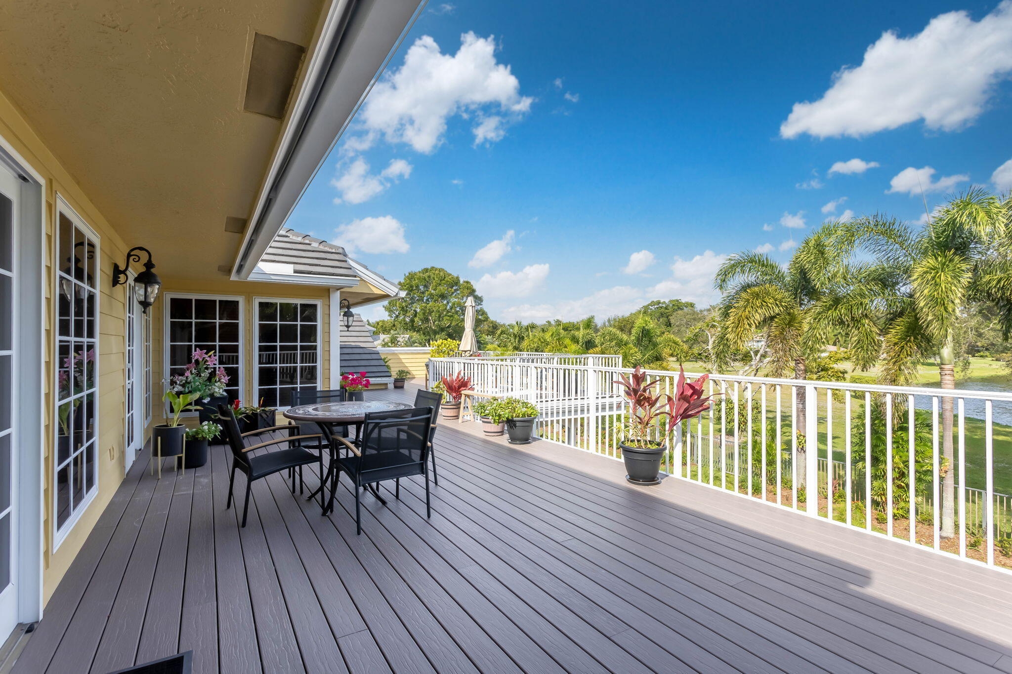 2883 Banyan Boulevard Circle NW