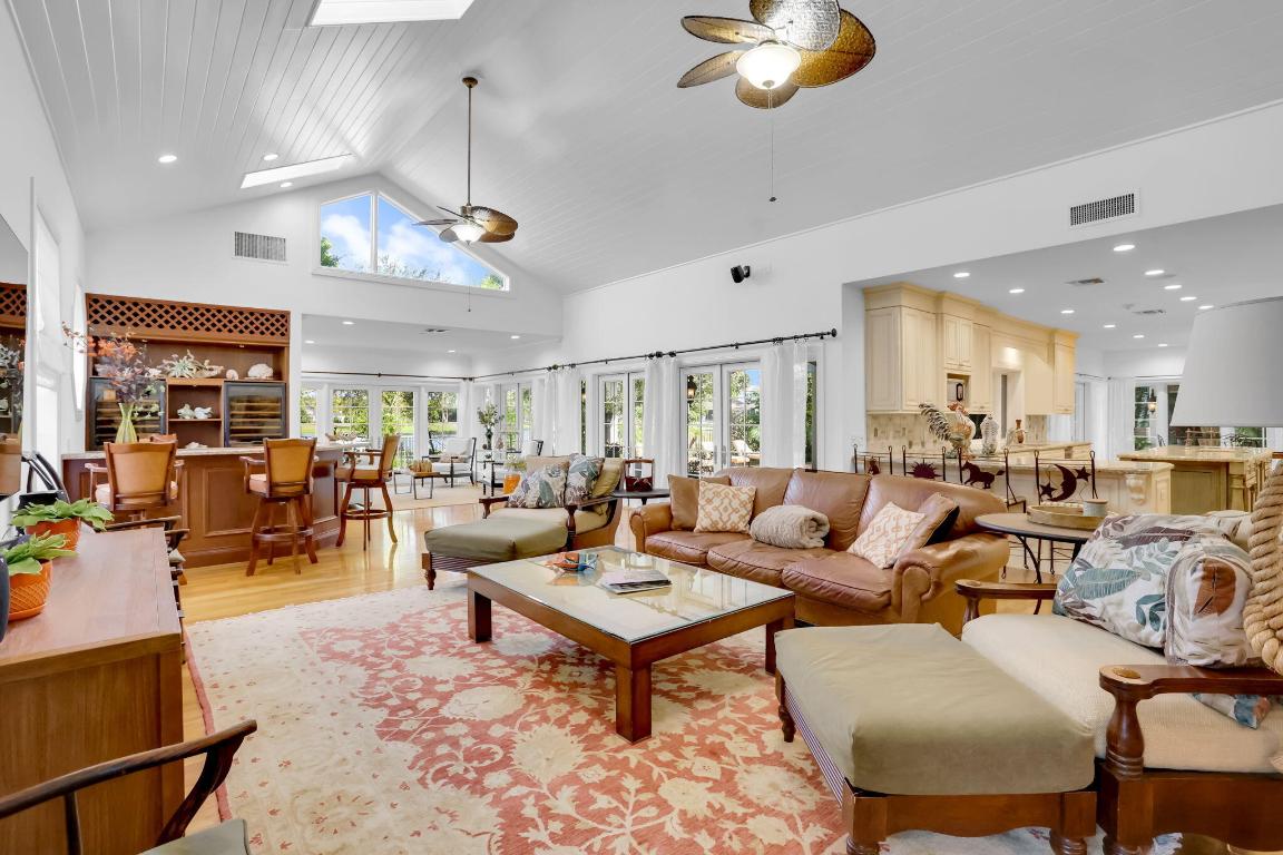 2883 Banyan Boulevard Circle NW