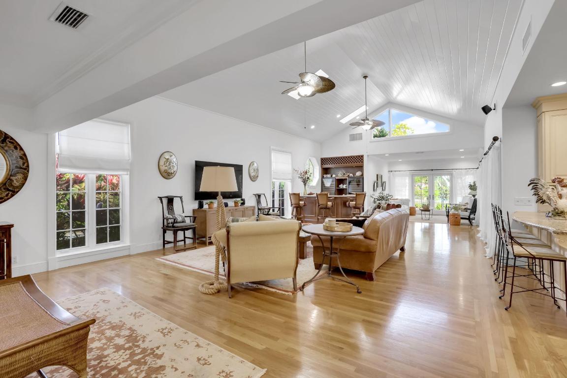 2883 Banyan Boulevard Circle NW