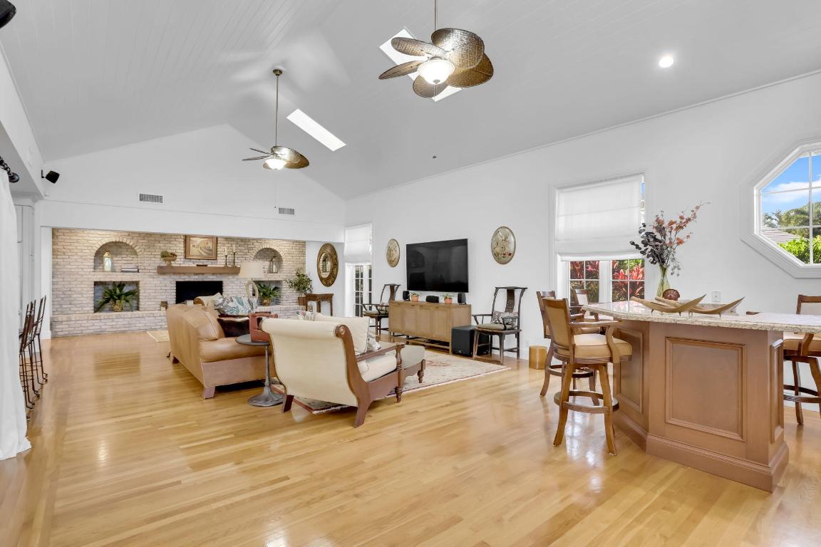 2883 Banyan Boulevard Circle NW