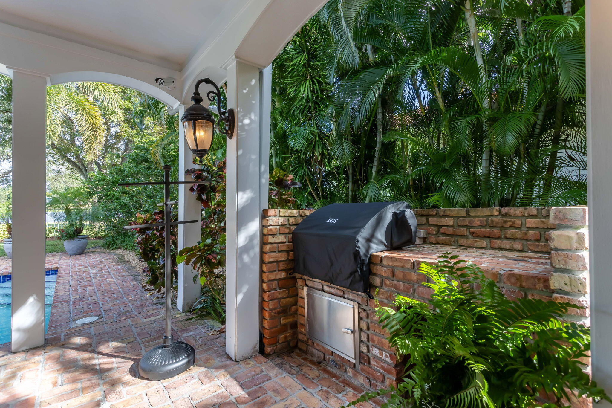 2883 Banyan Boulevard Circle NW