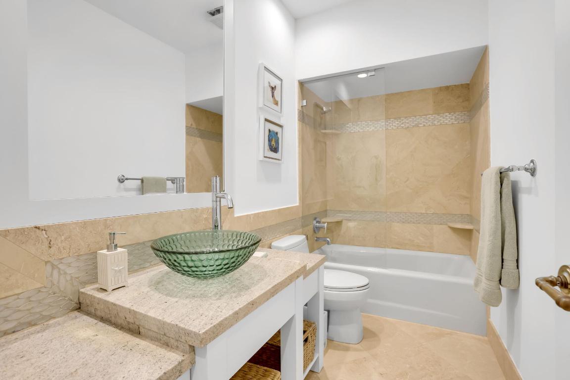 2883 Banyan Boulevard Circle NW