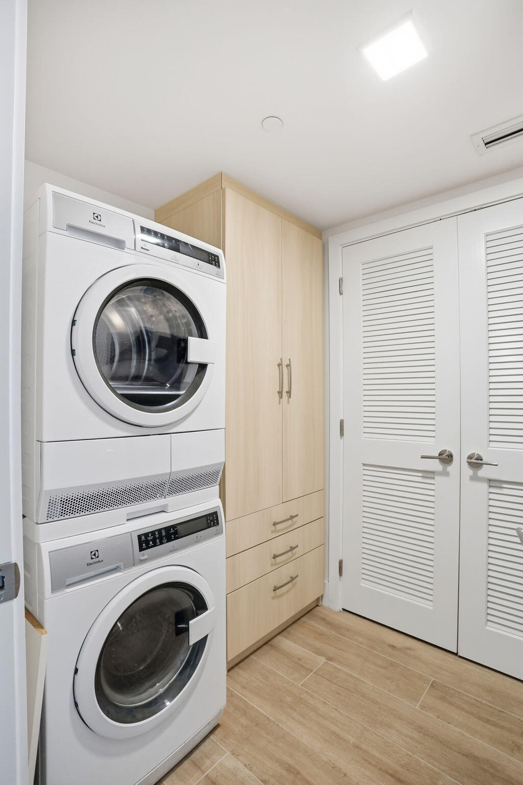 111 SE 1st Avenue 420