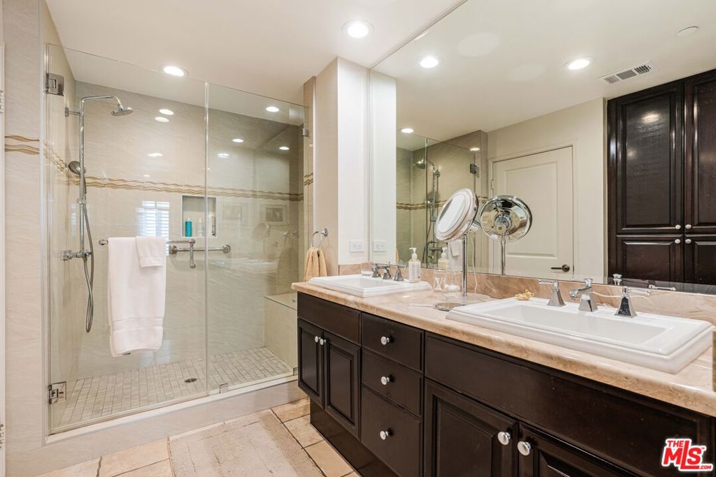 5625 W Crescent Parkway 205