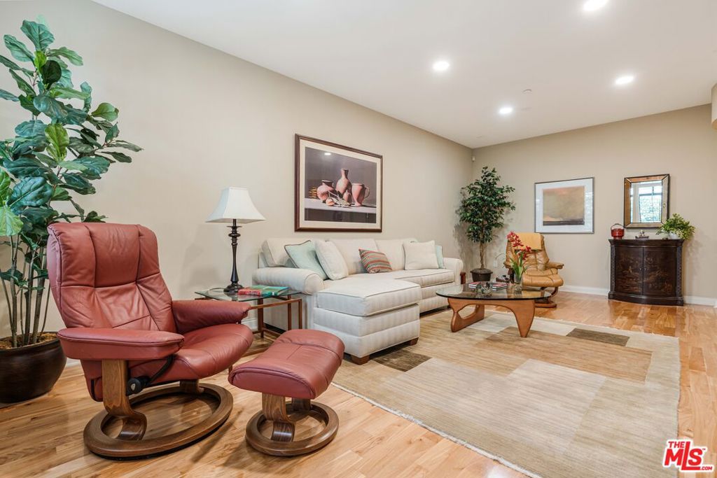 5625 W Crescent Parkway 205