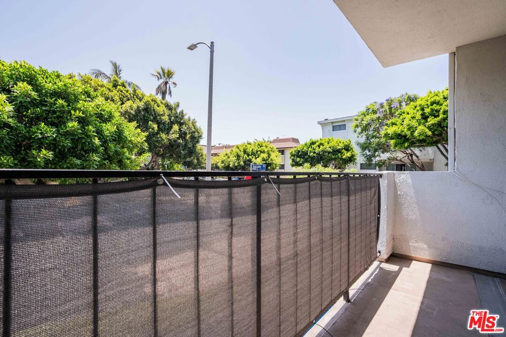 8163 Redlands Street 19
