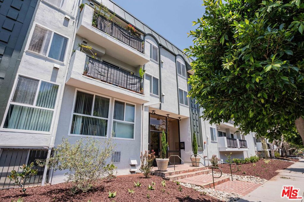 8163 Redlands Street 19