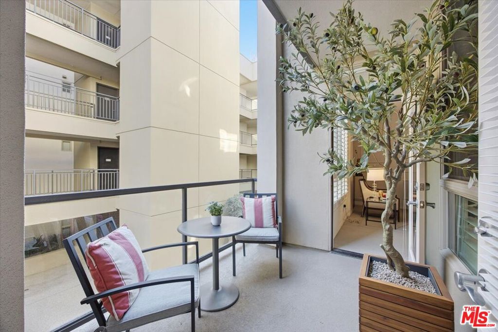 13044 Pacific Promenade 207