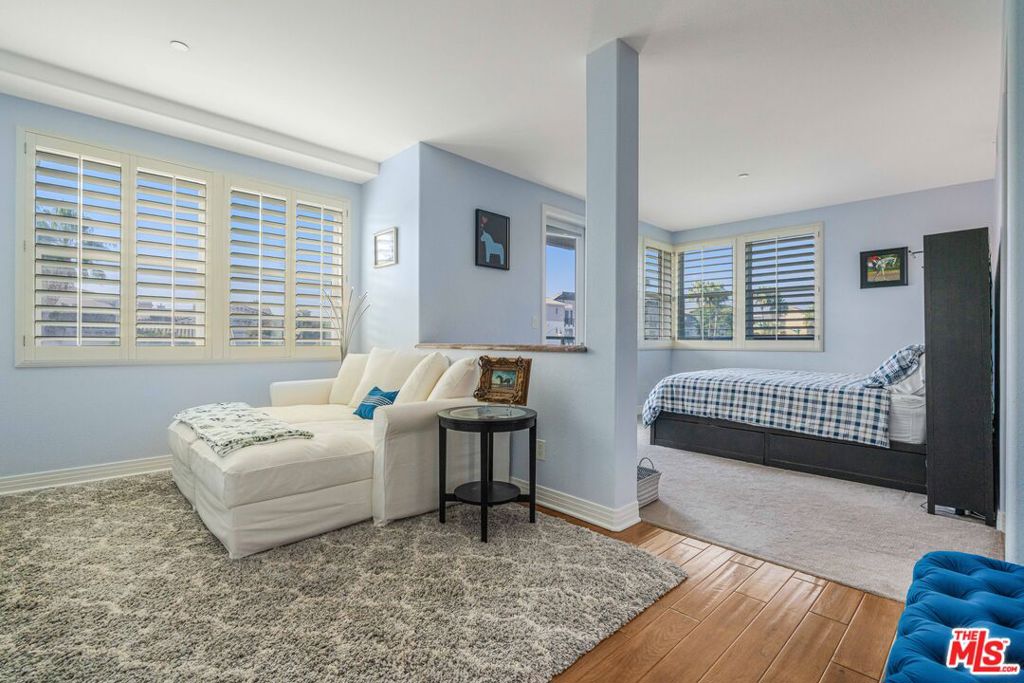 7100 Playa Vista Drive 404