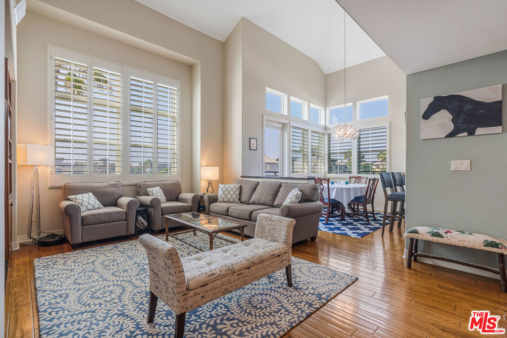 7100 Playa Vista Drive 404