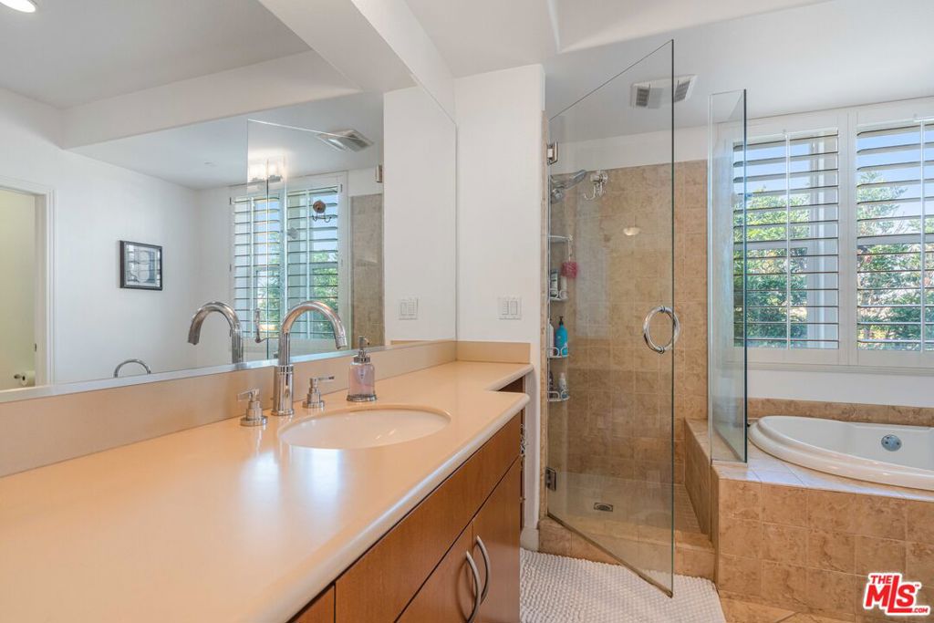 7100 Playa Vista Drive 404