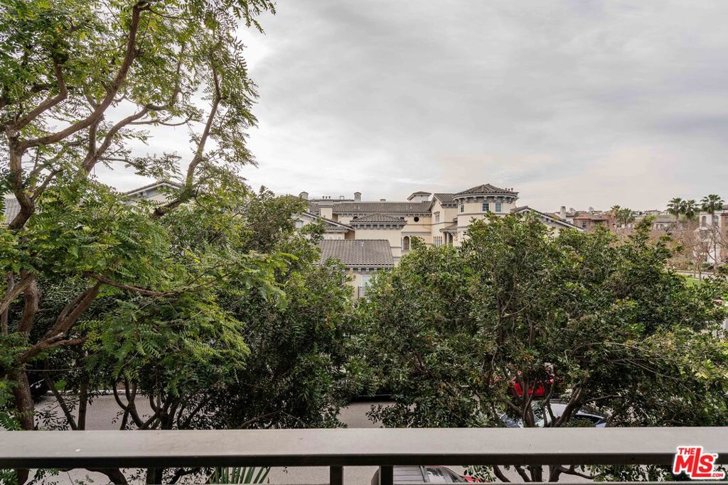 6400 Crescent Parkway 305