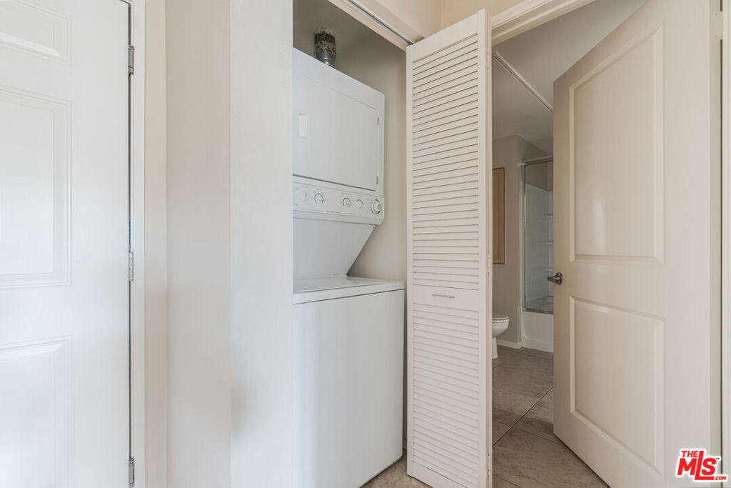 6400 Crescent Parkway 305