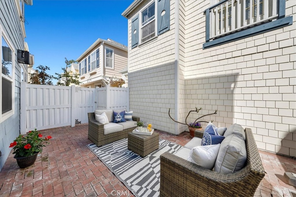 1800 S Pacific Coast 25