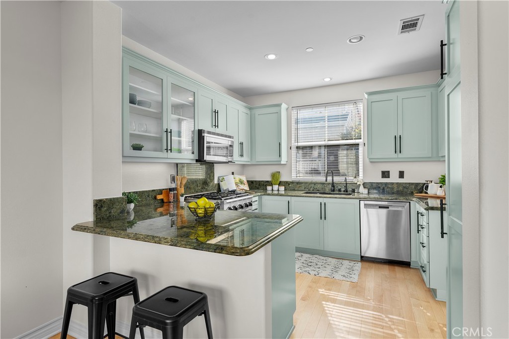 1800 S Pacific Coast 25