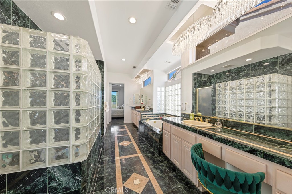 38217 Grand Oaks Avenue