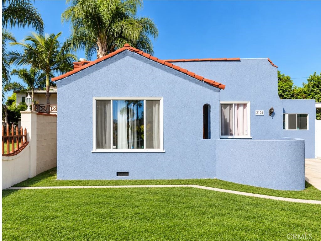 2541 E Adams