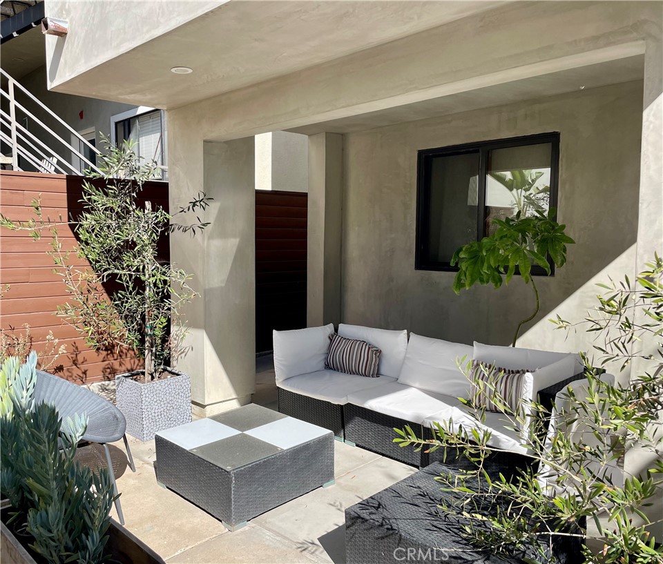 727 Manhattan Avenue