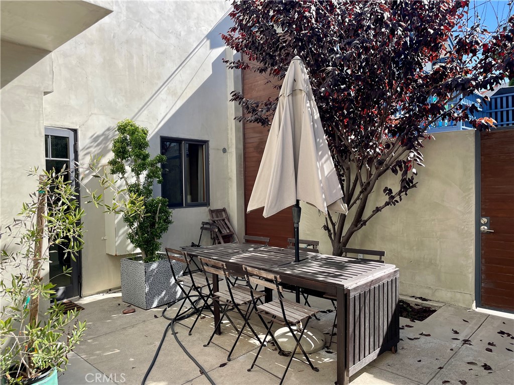 727 Manhattan Avenue