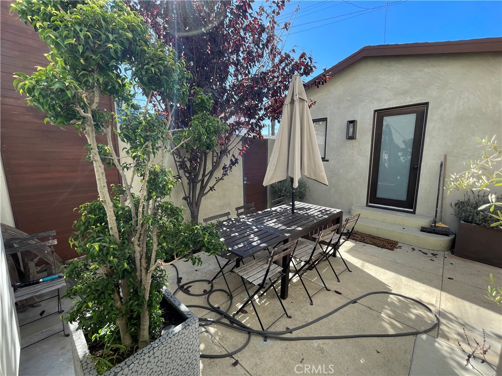 727 Manhattan Avenue