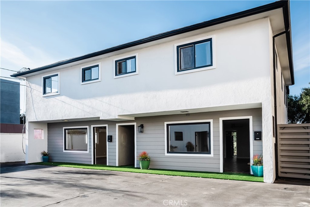 325 Culver Boulevard 1