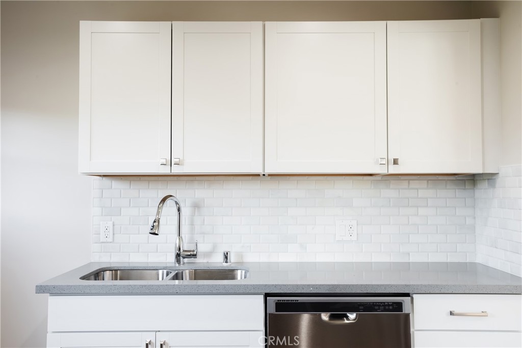 325 Culver Boulevard 1