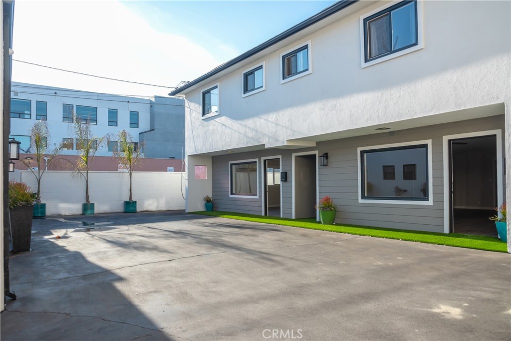 325 Culver Boulevard 1