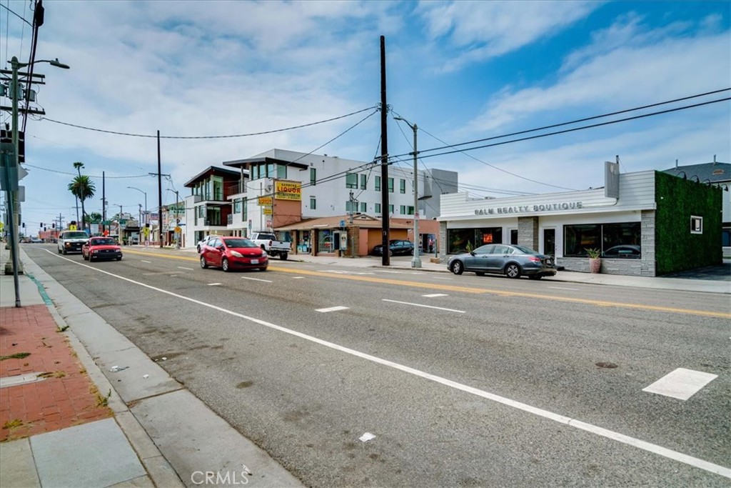325 Culver Boulevard 1
