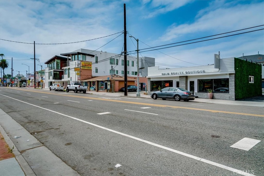 325 Culver Boulevard 1