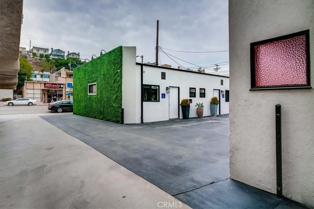 323 Culver Boulevard