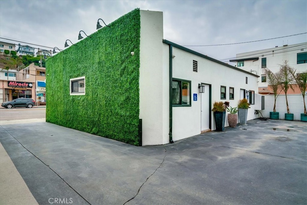 323 Culver Boulevard