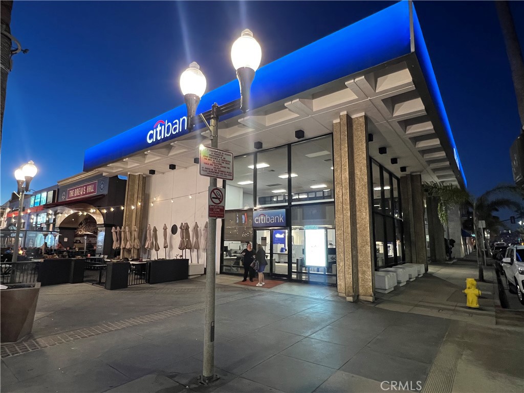 81 Pier Avenue