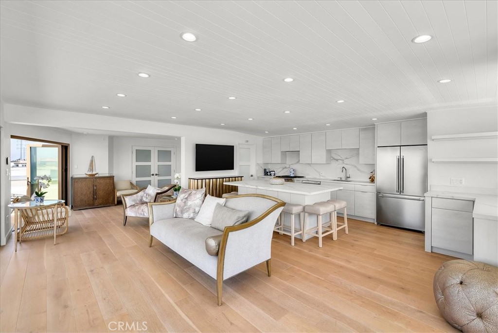 3921 Highland Avenue