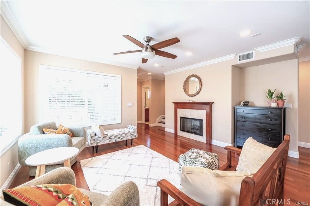 1202 Tennyson 8