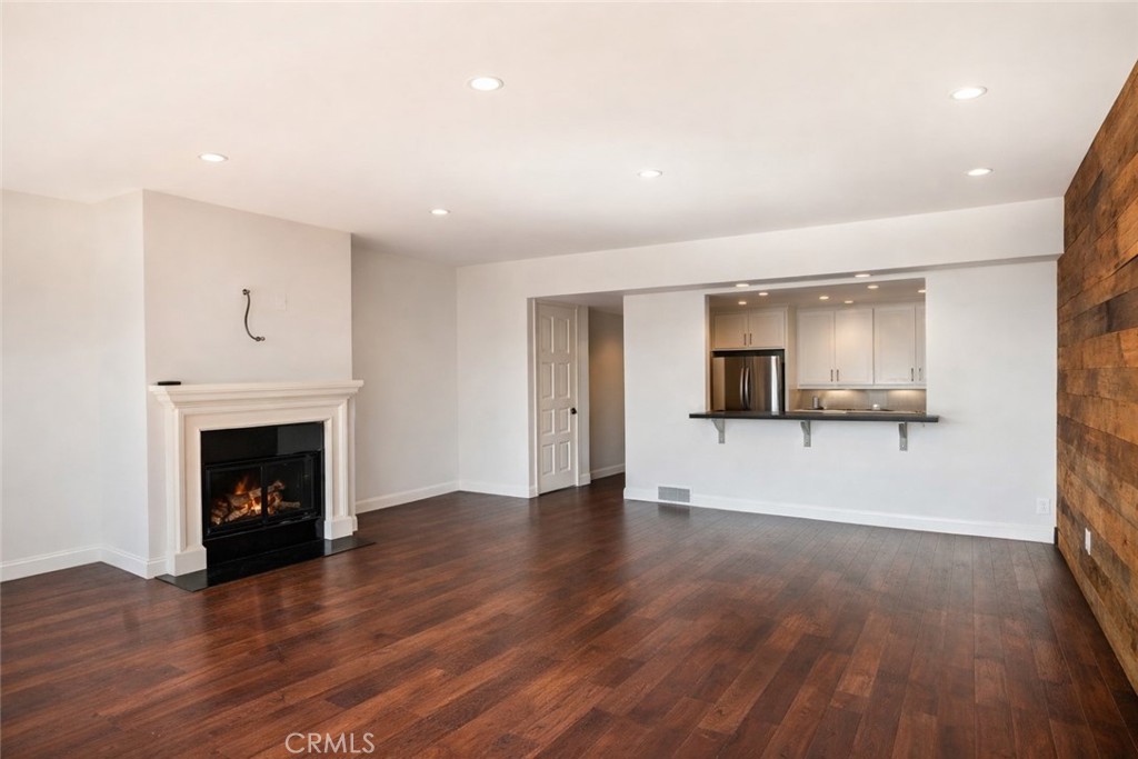 653 Manhattan Beach Boulevard M