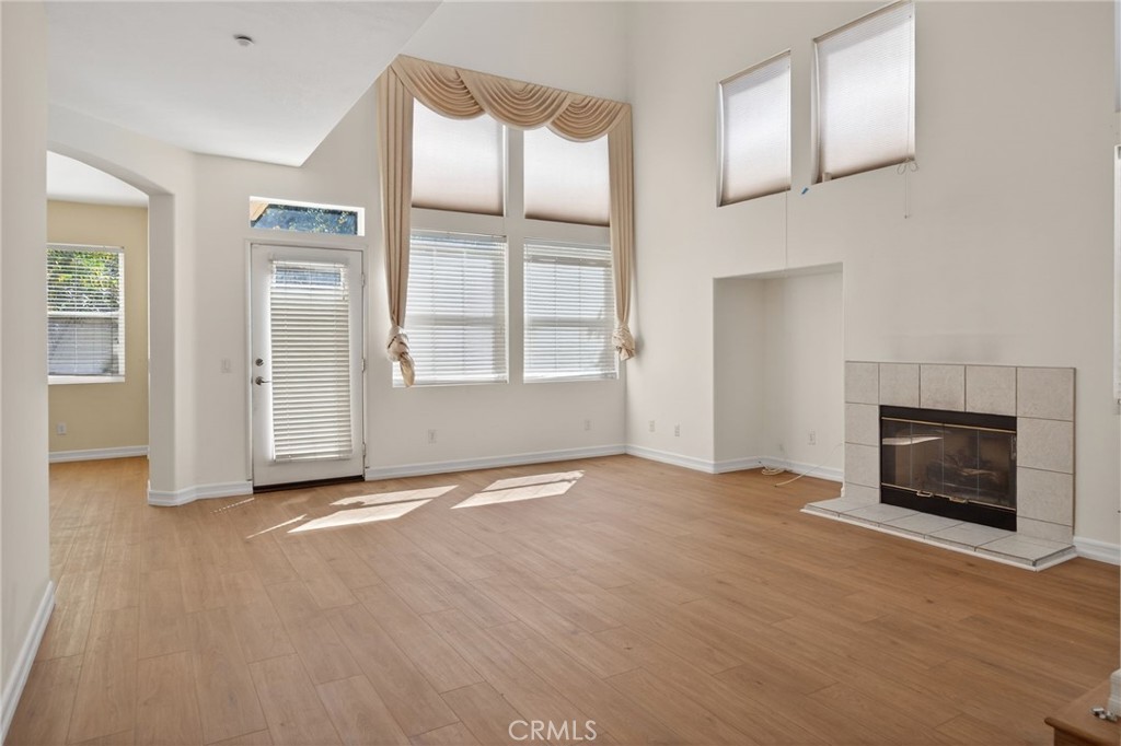 1050 Avenida Classica