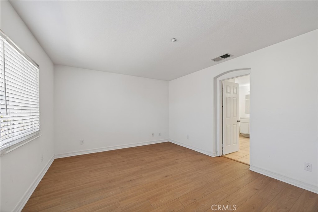 1050 Avenida Classica