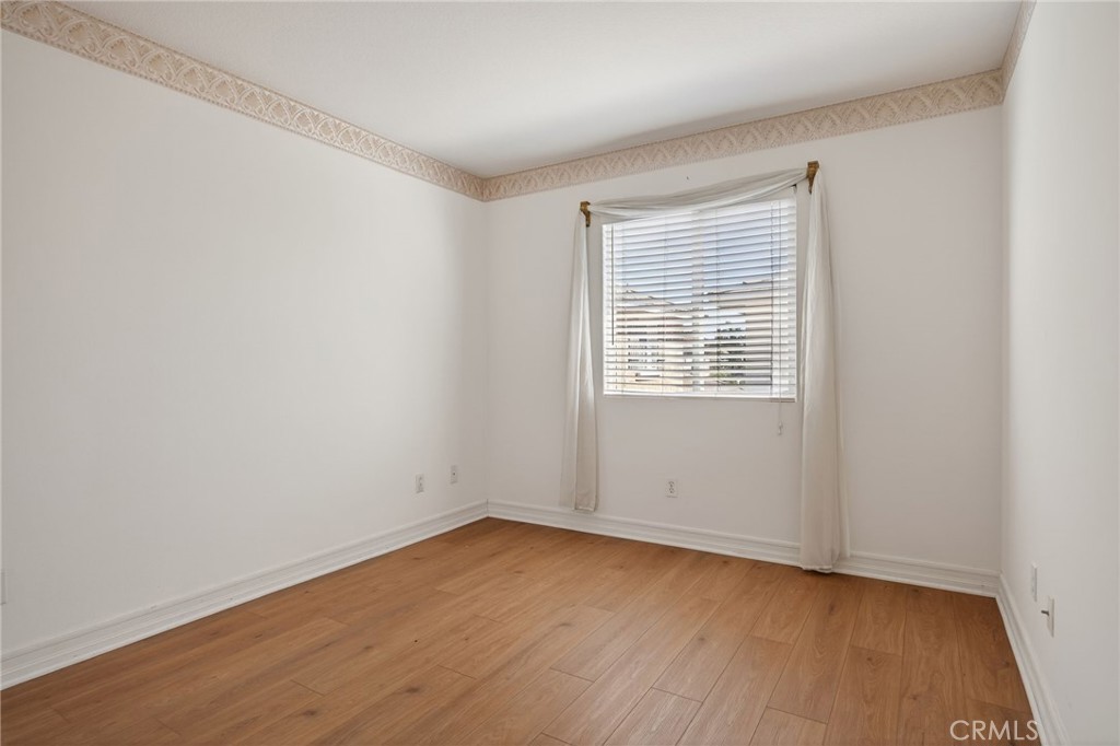 1050 Avenida Classica