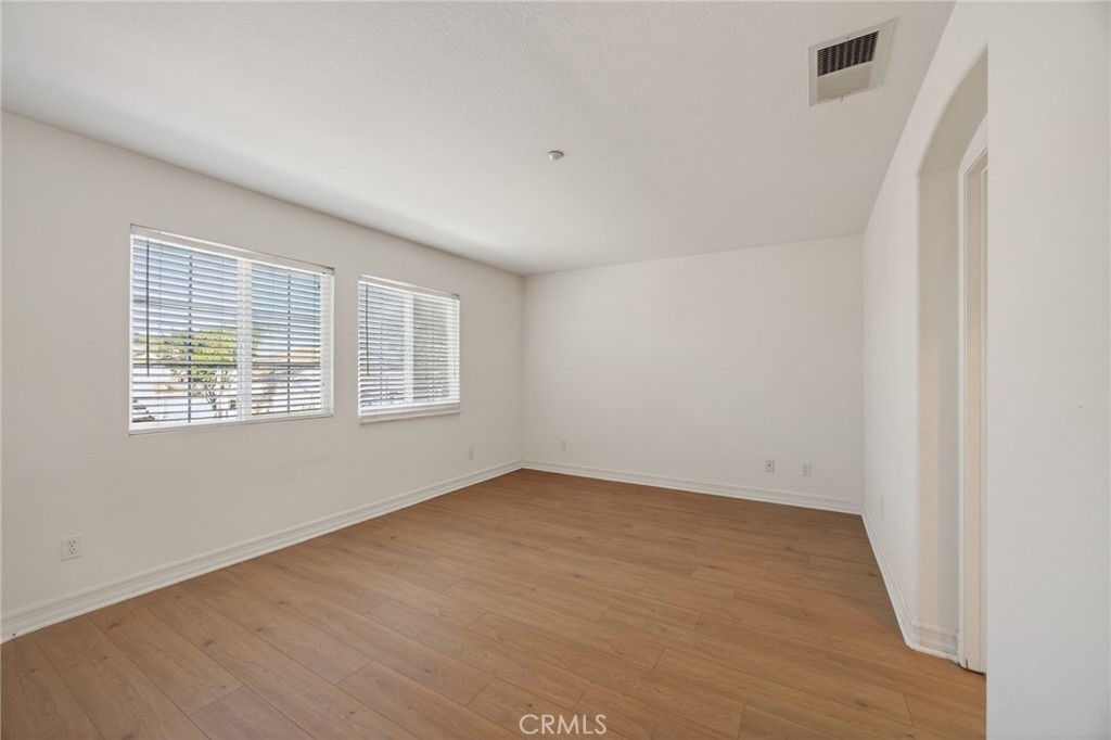 1050 Avenida Classica