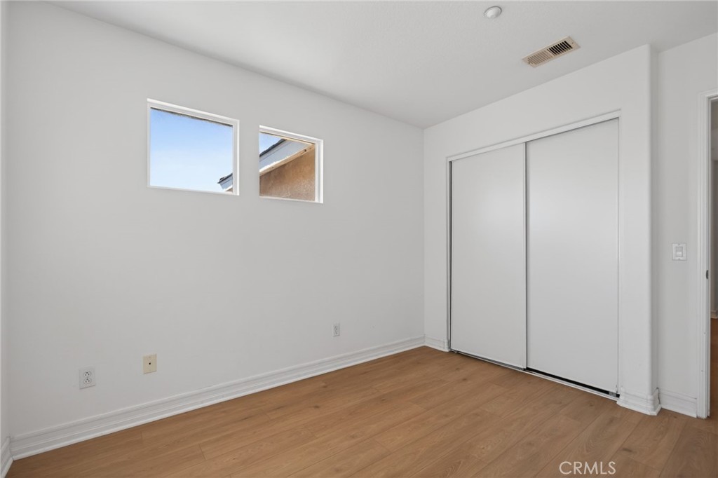 1050 Avenida Classica