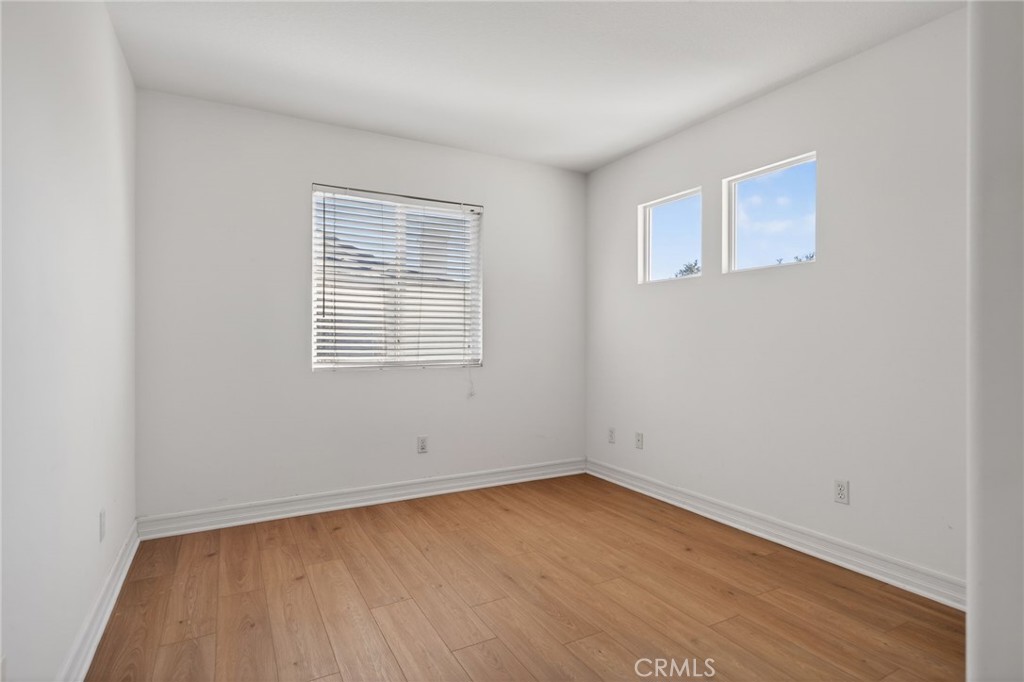 1050 Avenida Classica