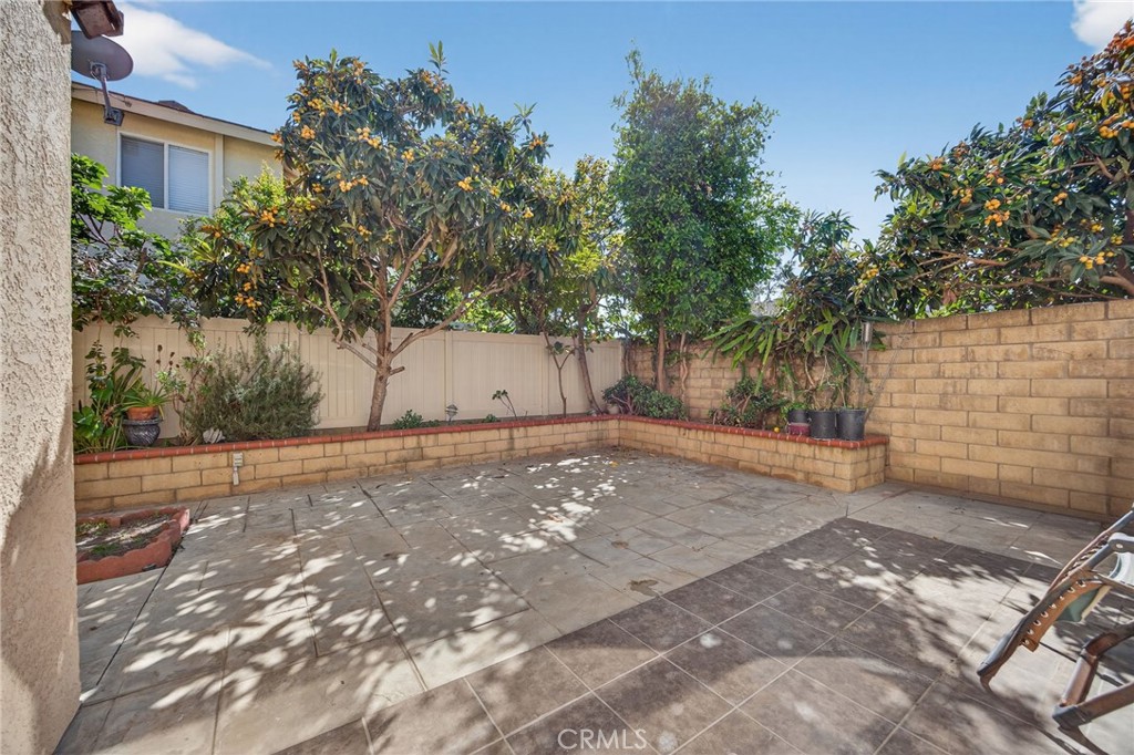 1050 Avenida Classica