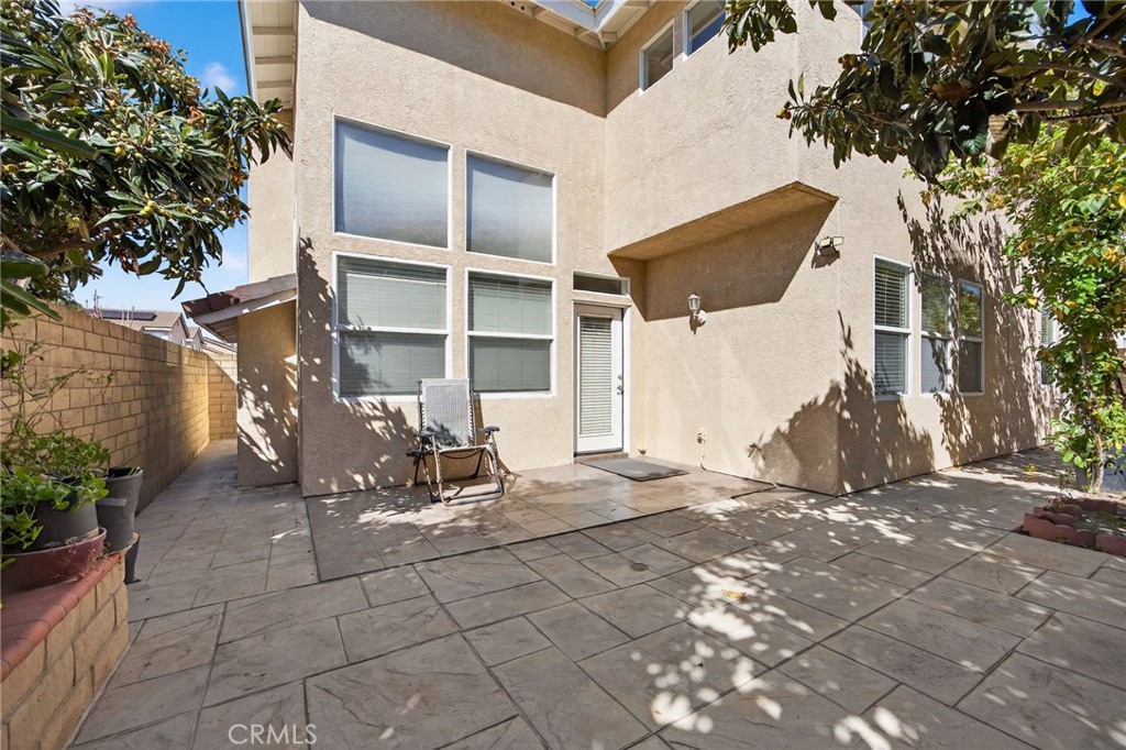 1050 Avenida Classica