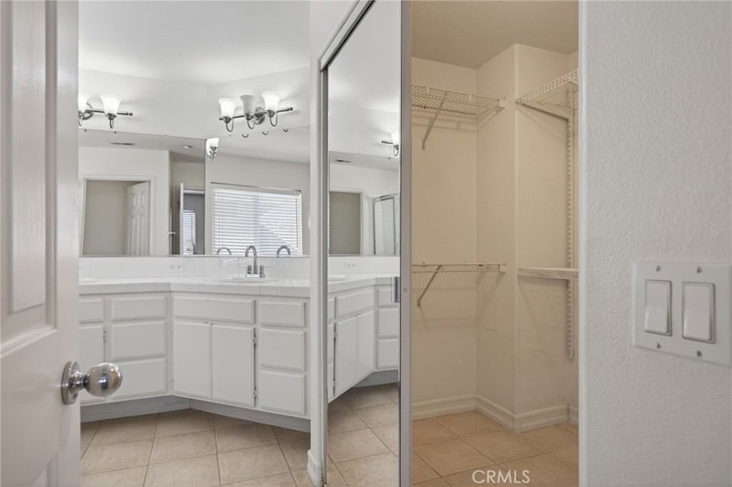 1050 Avenida Classica