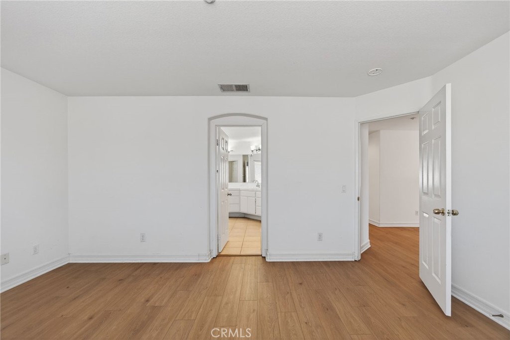 1050 Avenida Classica