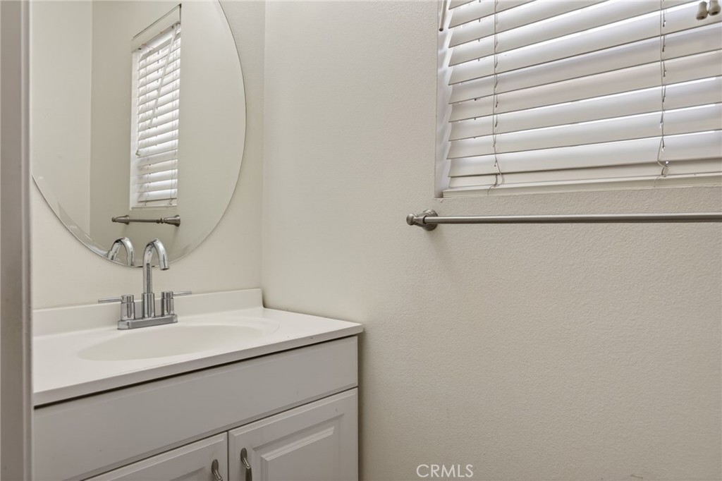 1050 Avenida Classica