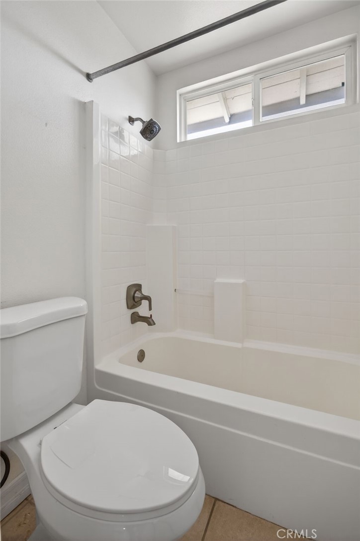 1050 Avenida Classica