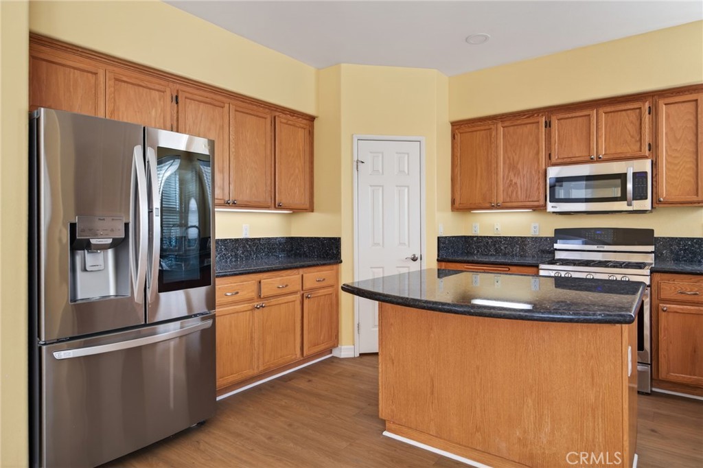 1050 Avenida Classica